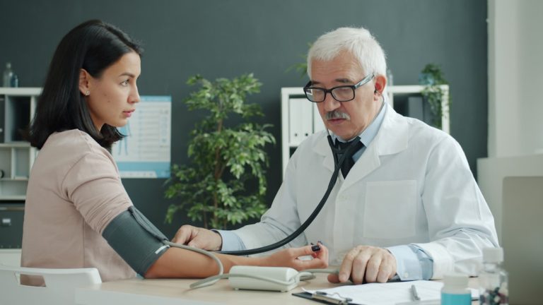 Enfant maladroit en motricité — dyspraxie, signes et diagnostic