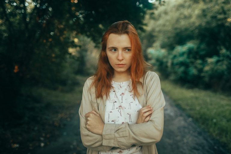 Adulte concentré — TDAH adulte, symptômes, diagnostic et solutions